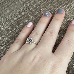 Dazzling Daisy Ring